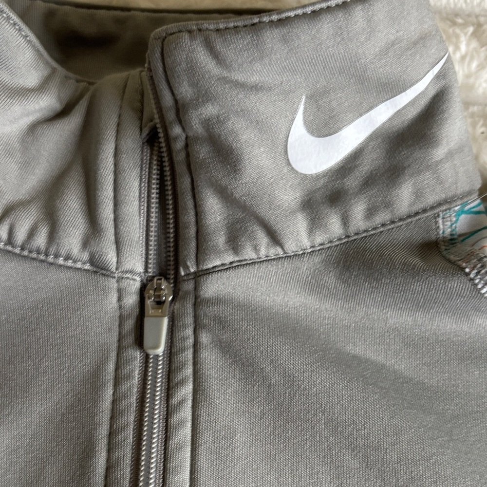 Nike Gray and Patterned Sleeve Quarter-Zip Pullover - Picture 2 of 3